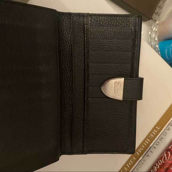 ONE DAY SALE!! Authentic Gucci Leather Black Wallet - Picture 1 of 8